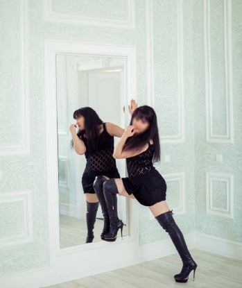 Кокетливая и ненасытная дама ищет сильного и страстного мужчину для ярких встреч. Будешь в восторге от моей игривости и страсти. Звони, не стесняйся! 2277, 33 года